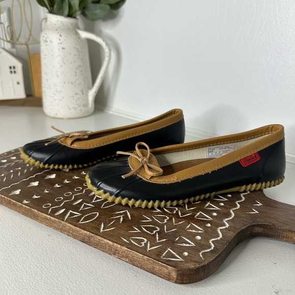chooka Shoes - Chooka Duck Skimmer Black and Tan Flats and Loafers with Decorative Bow - Size 7